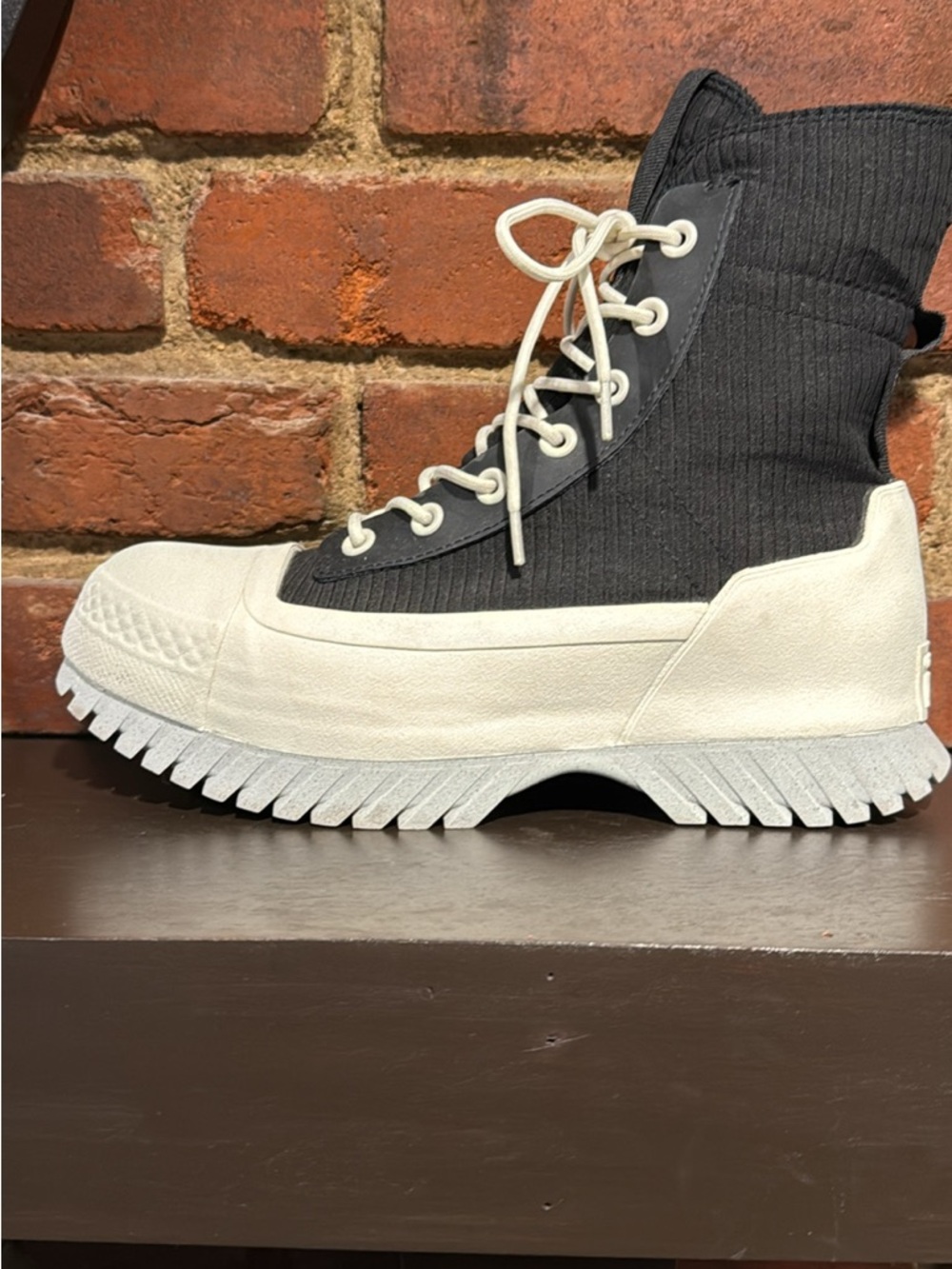 Converse White and Black High-Top All Star Boot. Wome’s Sz 9 Men’s Sz 7 - Picture 3 of 7